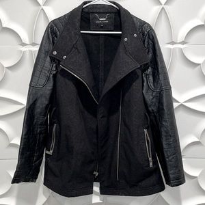 Black Rivet Black zip up jacket size XL.   QQ